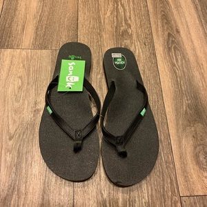 NWT Sanuk yoga mat flip flops